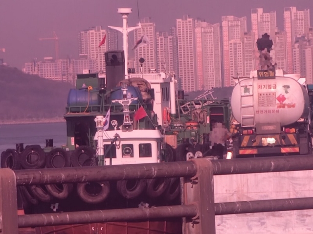 ���ڿ� ������ �������� �Ű� �ư� �ִ�.jpg