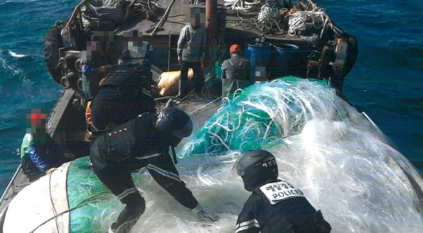 �ؾ������ �ܱ���� �˹��˻��ϰ� �ִ� ���..jpg