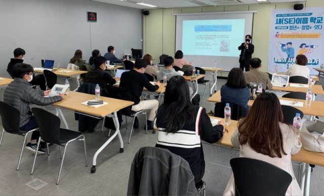 ��ȸ��������� û�� â�� ��ī����.jpg