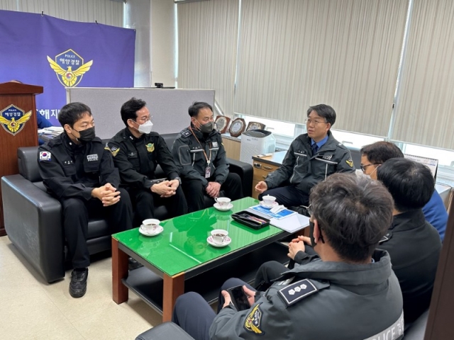 �Ӹ��� ���������ؾ����û���� 17�� ����ȸ�����װ��븦 �湮�� ���弼�� �����¼��� �����ϰ� �ִ�..jpg