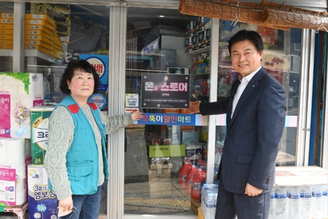 1-3. ������ ��õ����(������)�� �½���� �������� ������(����)�� ����Կ��� �ϰ� �ִ�.jpg