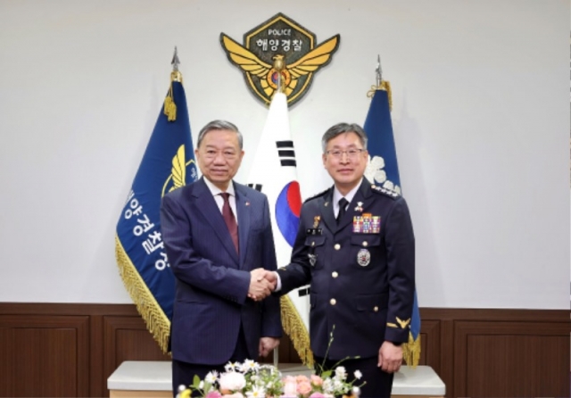 ������ �ؾ����û��� �Ƿ� ��Ʈ�� ���� ����� ��㿡 �ռ� �λ縦 ������ �ִ�.jpg