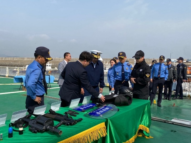 �ؾ������ �ҹ��ܱ�� �ܼ� ��� �� �ϳ��� ��� ������ ���� ������ ��� �ִ� �̱� ����� ��ɰ�.jpg