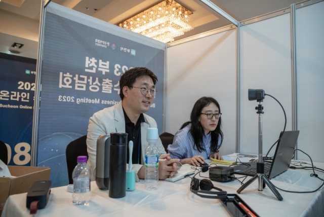 3-1. ��õ ������� �����ڵ��� �¶����� ���� �ؿ� ���̾�� ���� ����� �����ϰ� �ִ�.jpg