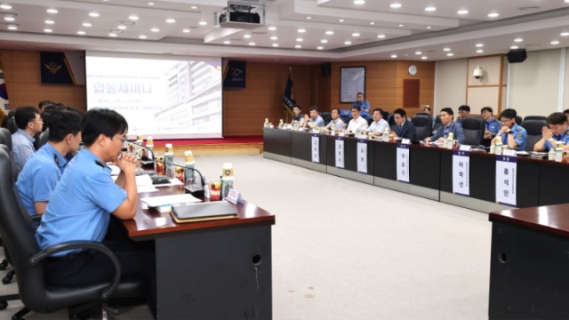 21�� �ؾ����û ��ȸ�ǽǿ��� �ؾ�����, �ѱ��ؾ米���������, �����߾�ȸ 4�� ����� �ػ��� ����å ������ ���� ���̳��� ���� �ִ�.JPG