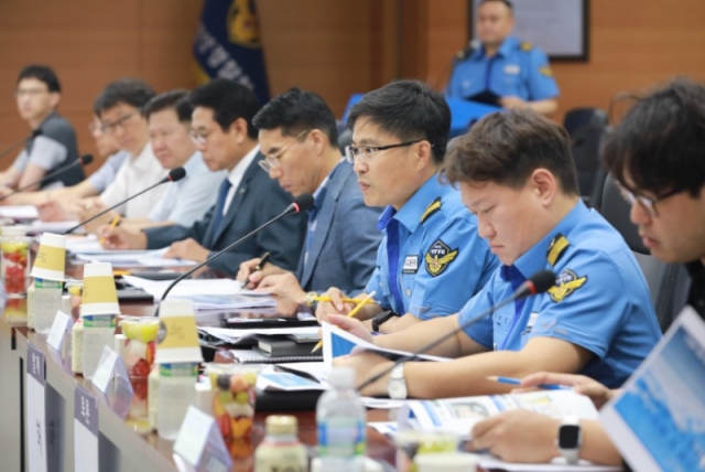 21�� �ؾ����û ��ȸ�ǽǿ��� ���м� �ػ������������ �ؾ����û�� ���� �������� ����� ��ǥ�ϰ� �ִ�..JPG