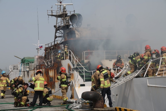 �ؾ������ �ҹ��� Įźȣ ȭ�縦 �յ� ��ȭ�ϰ� �ִ�..jpg