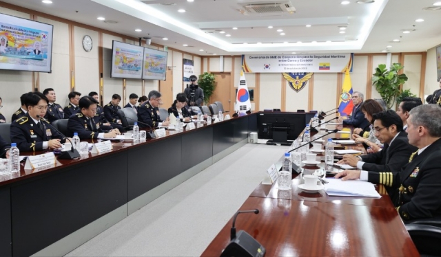 12�� �ؾ����û ȸ�ǽǿ��� ������ û��� ���⵵�� �ر����� ���� �� �����ڵ��� �� �籹 �� ���� ���� ��ȭ�� ���� ȸ�� ����  (3).jpg