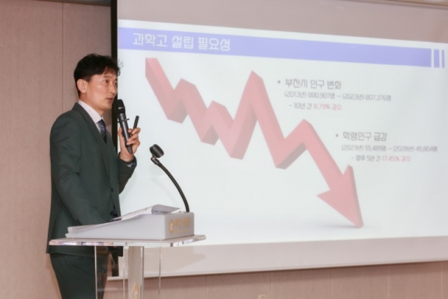 1-1. �迵�� ��õ�����б����� ���� 22�� ��õ�� ���а� �������� ����ȸ ��ǥ�ڷ� ���� ��õ����ȸ �ǿ��� �տ��� ��õ�� ���а� ���� �ʿ伺�� �����ϰ� �ִ�.JPG