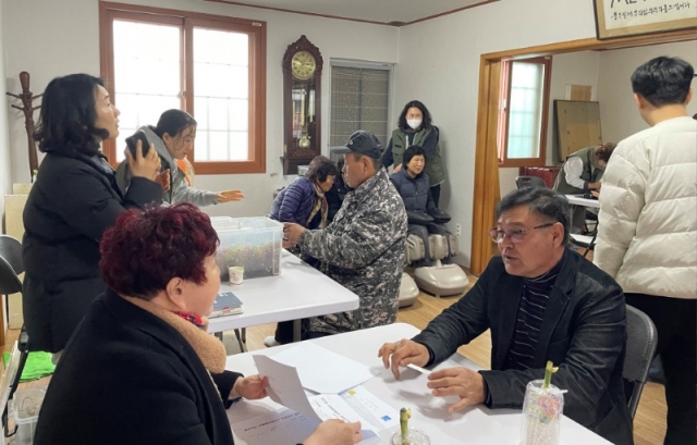 �������� ã�ư��� �ο�â��- ���� ��ô��.jpg