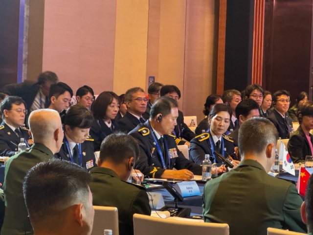 �ؾ����û(û�� �����)�� 9�� 22�Ϻ��� 4�� 5�ϰ� �߱� �����̿��� ���ֵ� ��25�� �������ġ�ȱ������(NPCGF) ����� ȸ�ǿ� ������ �̱�, �Ϻ�, �߱� �� 6������ ������� �ؾ�Ⱥ��� ���� �پ��� ���Ǹ� �ǽ��ߴ�.(ȸ�ǿ� �ռ� ��θ����ϴ� ���籹��[����]).jpg